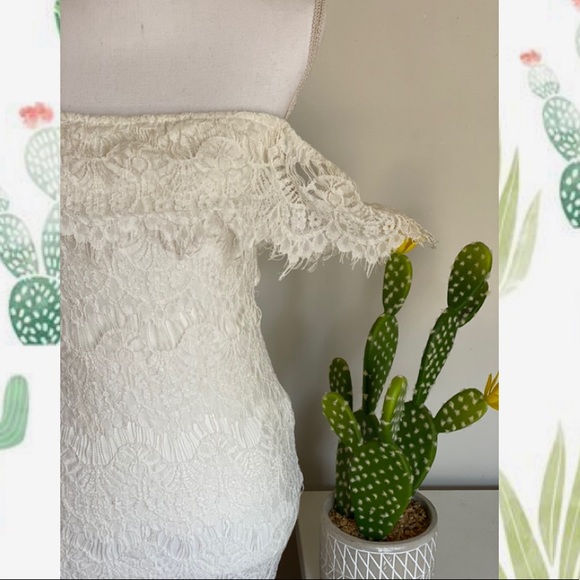 Miss Holly | Off the shoulder white lace mini dress Size 8 - Picture 6 of 11